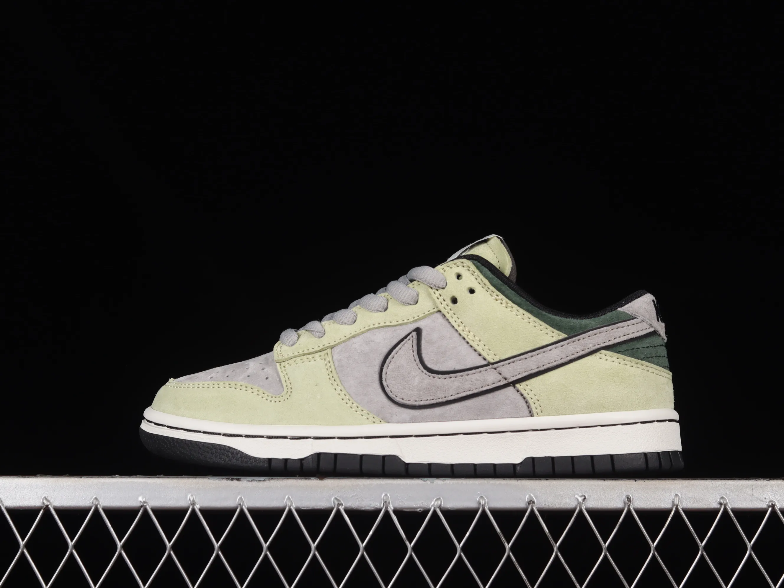 All Categories Nk SB Dunk Series Nk SB Dunk Low low-top sneakers tomo Katsuhiro x Nk SB Dunk Low "Steamboy OST" Otomo Katsuhiro co-branded SB low-top sports and leisure sneakers LF0039-036